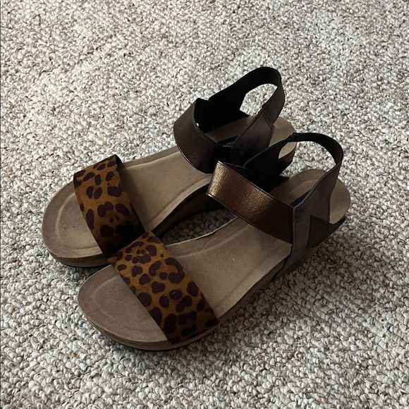 Natural Reflections Leopard Print Sandals with Dark Straps - Picture 1 of 7